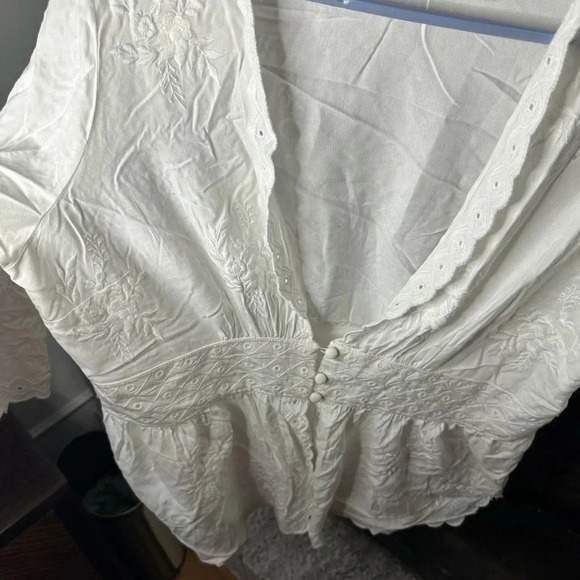 Soft Surroundings size Medium women’s embroidered top gorgeous floral detailing - Picture 4 of 6